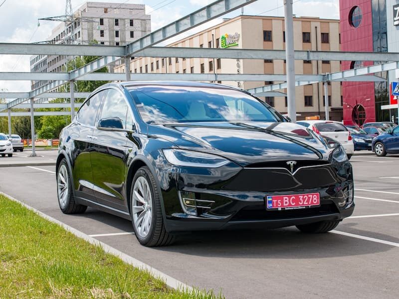 продати електромобіль тесла через автовикуп
